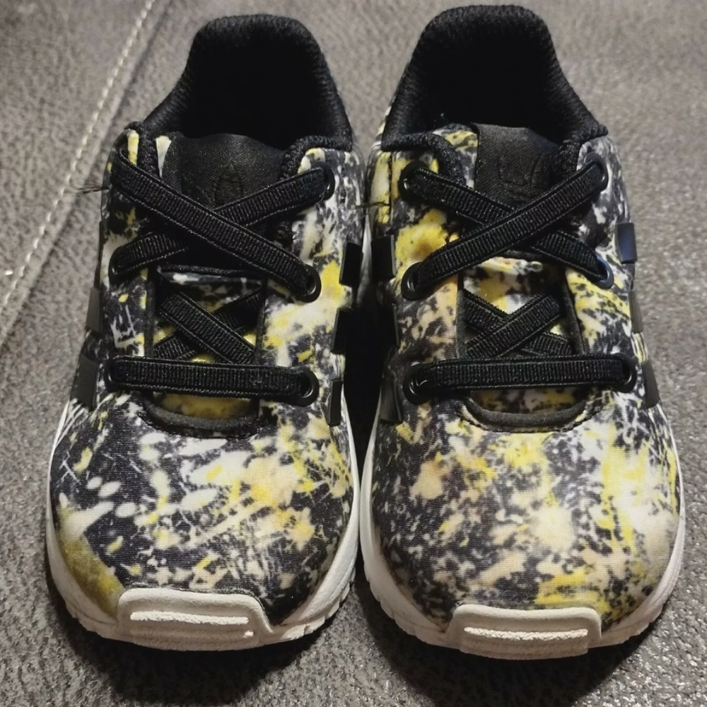 Adidas size 5 youth shoes